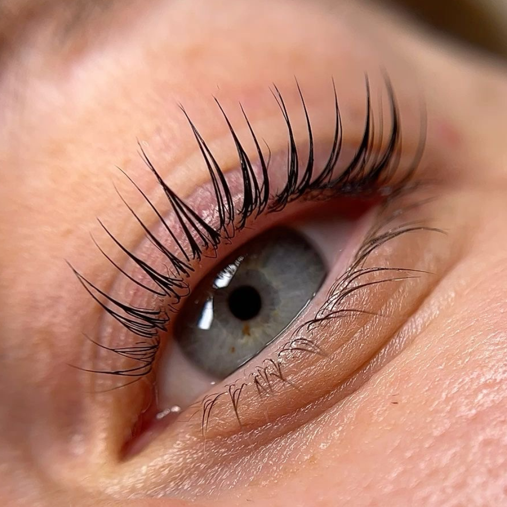 Lash Lifting/ Levantamiento de pestañas